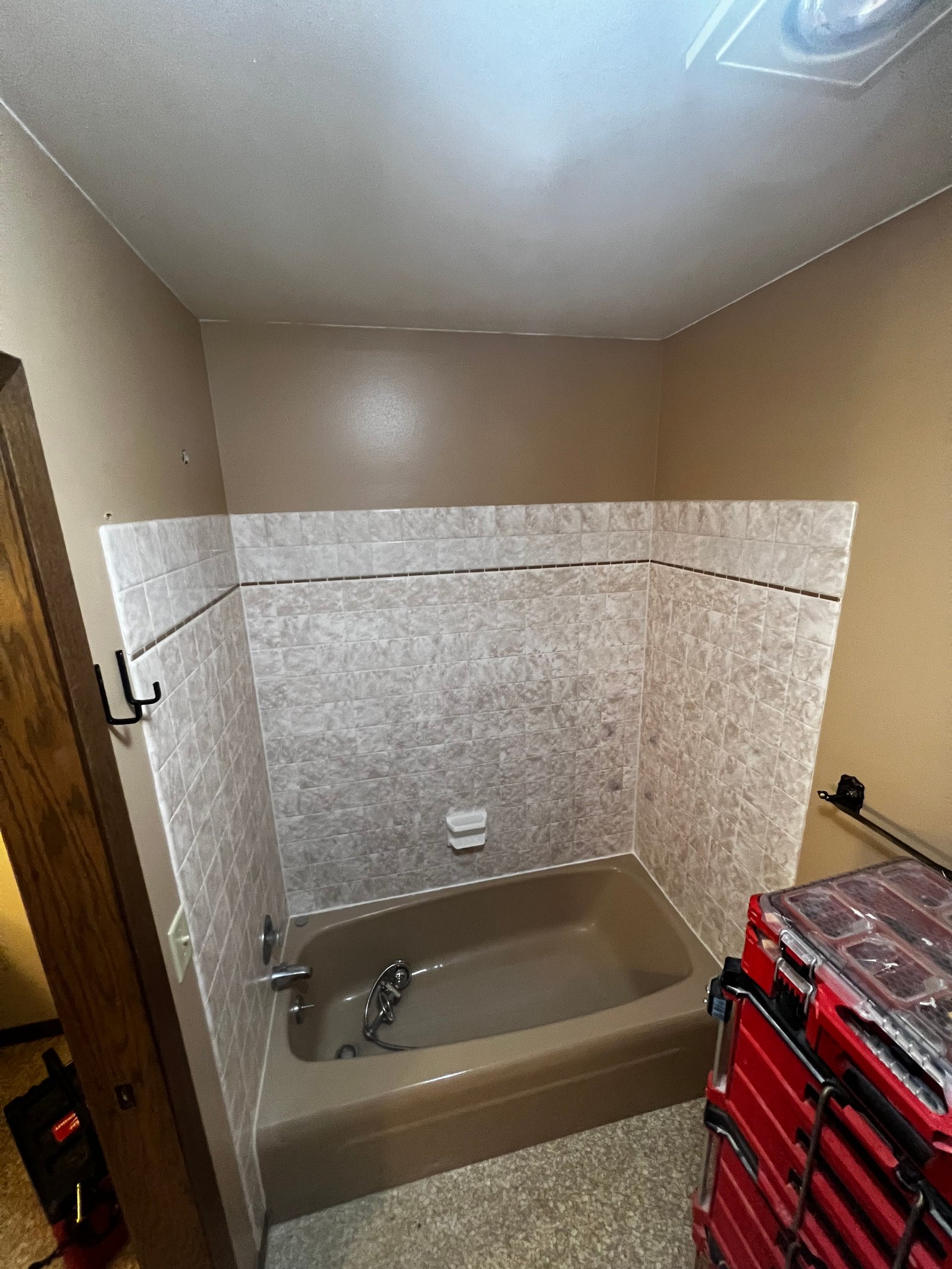 Bathroom before remodel 7